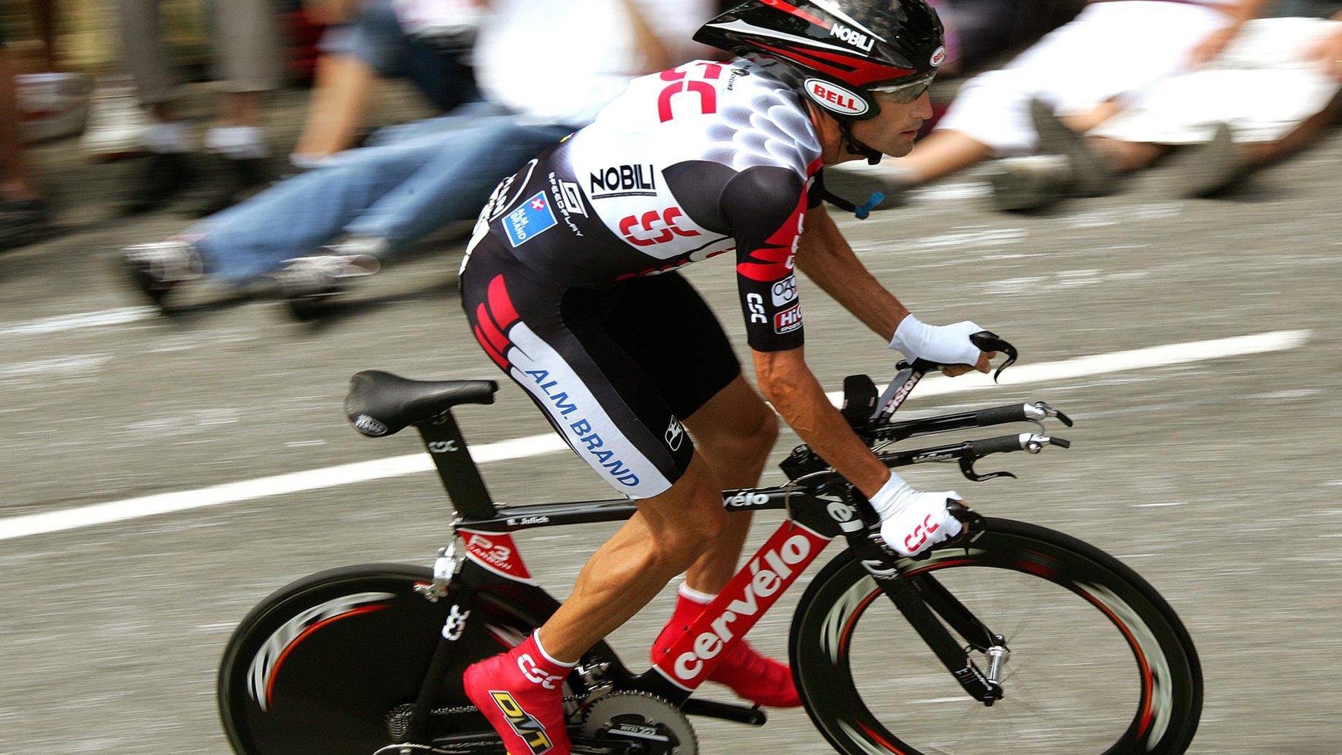 谁在逼穆勒离开拜仁？三球星高薪续约堵死二娃的路