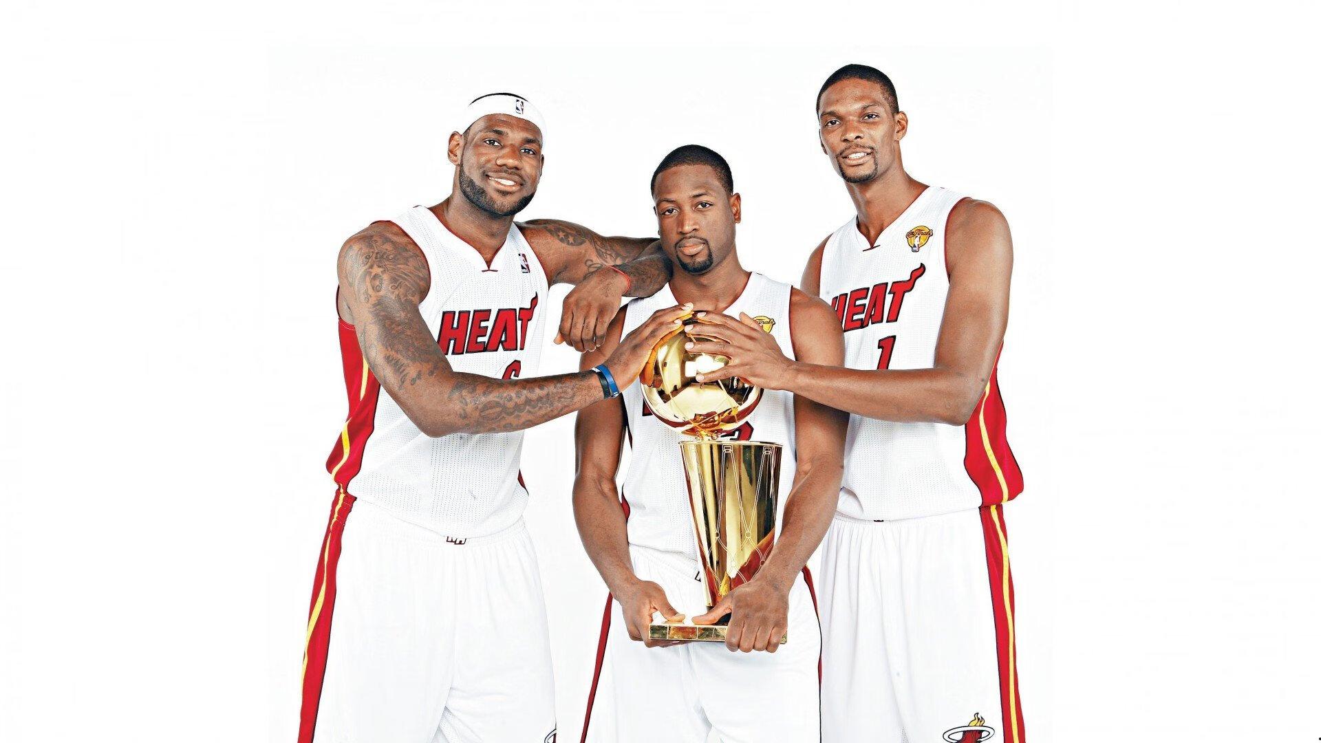 骑士将帅齐聚回首去年总决赛 欧文盛赞，那是载入史册的伟大壮举