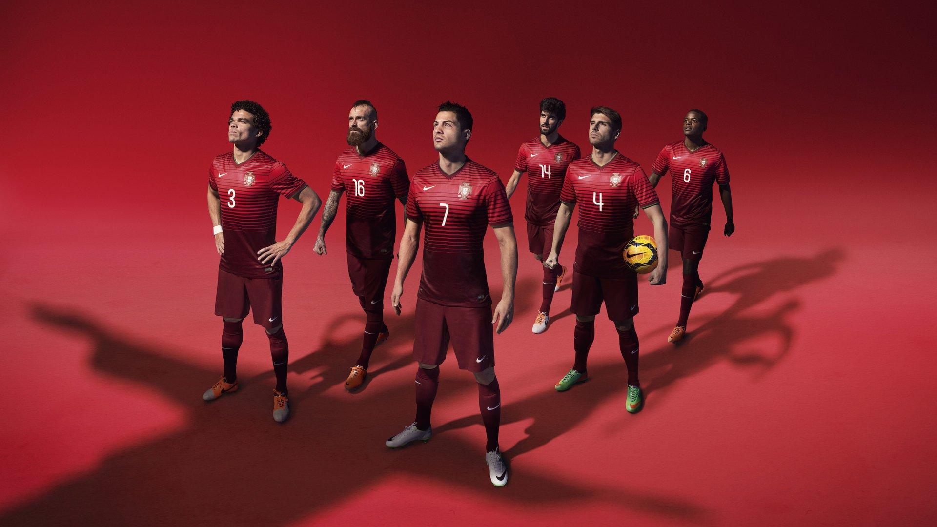 铁卫双响炮震欧洲!巴萨逆转法兰克福豪取四连胜,孔德6500万身价闪耀欧冠之夜